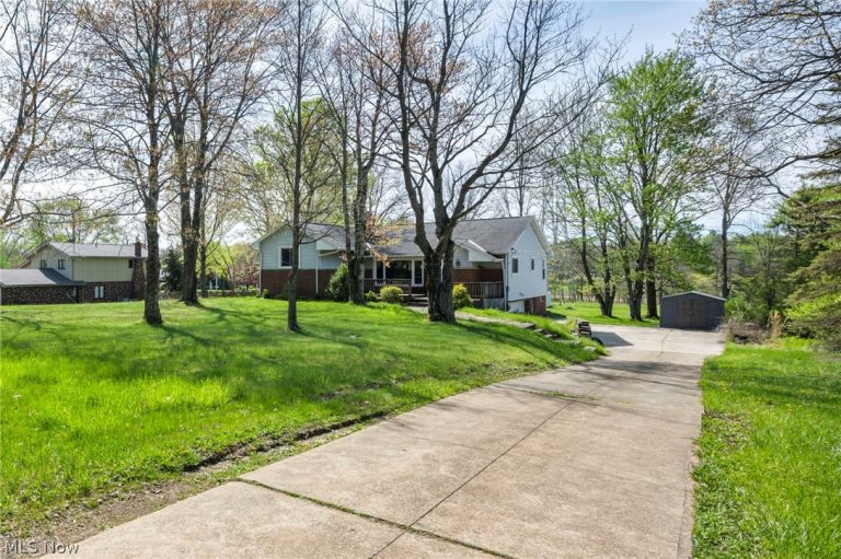 17900 Hicks Road, Walton Hills, OH - Photo 6