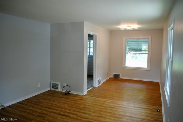 1527 Babbitt Road, Euclid, OH - Photo 5