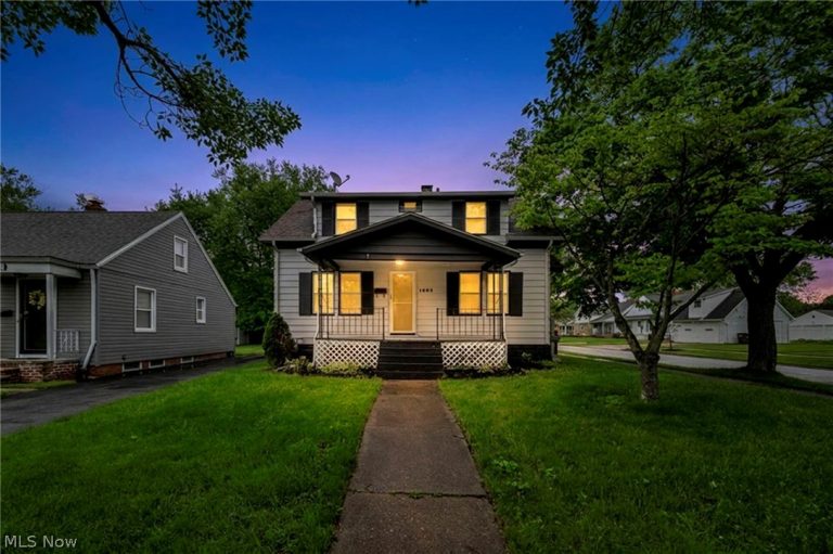 1603 Winchester Road, Lyndhurst, OH - Photo 2