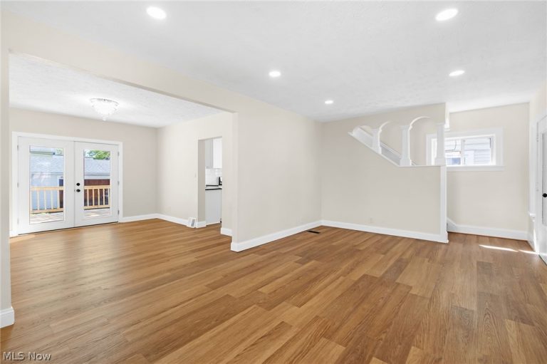 10421 Linnet Avenue, Cleveland, OH - Photo 3