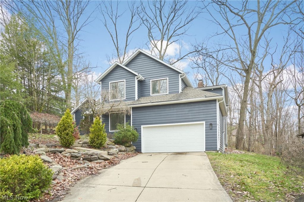 718 Stonecliff Drive, Akron, OH