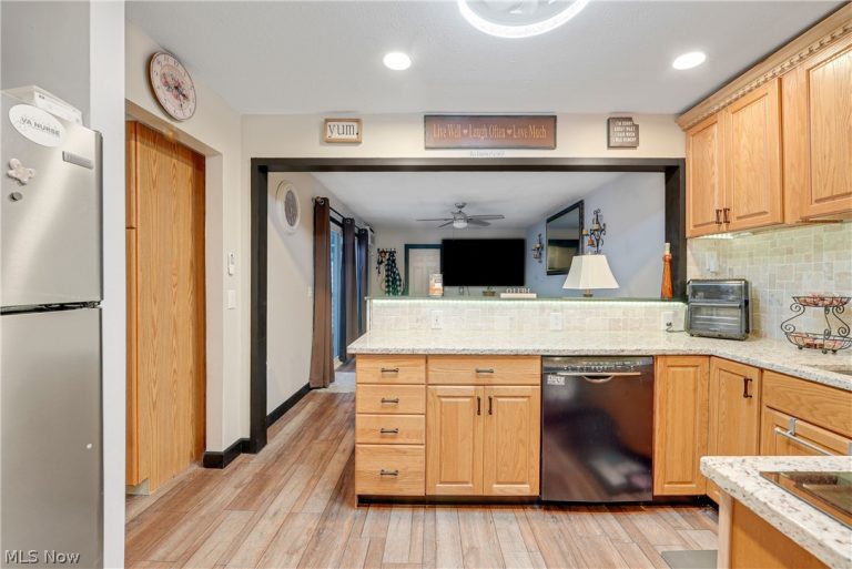 13 Meadowlawn Drive #2, Mentor, OH - Photo 4