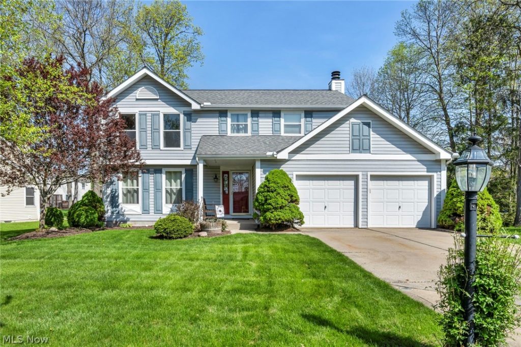 14194 Pine Lakes Drive, Strongsville, OH