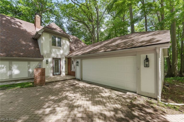 6165 Grandridge Pointe Drive, Concord Twp, OH - Photo 4