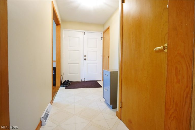 9307 Munich Drive, Parma, OH - Photo 2