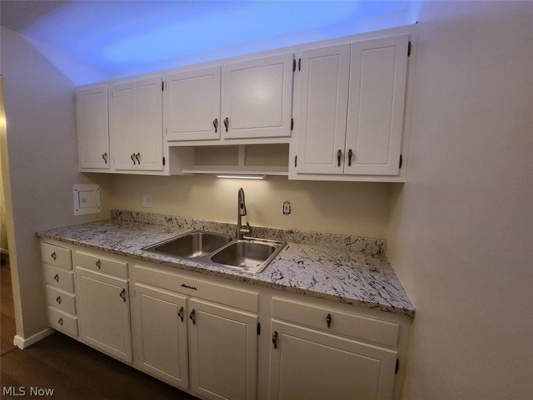 216 Moore Road, Avon Lake, OH - Photo 8