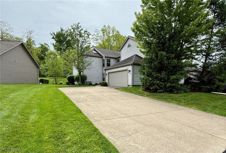 156 Spinnaker Drive, Columbiana, OH - Photo 3