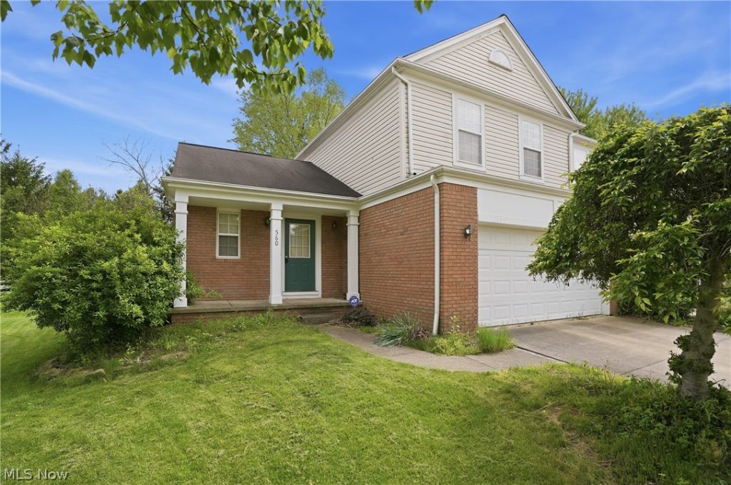 560 Canterbury Lane, Sagamore Hills, OH