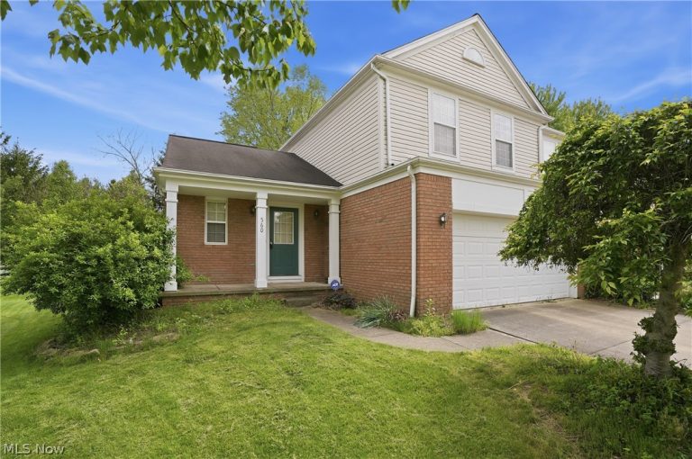 560 Canterbury Lane, Sagamore Hills, OH, 44067