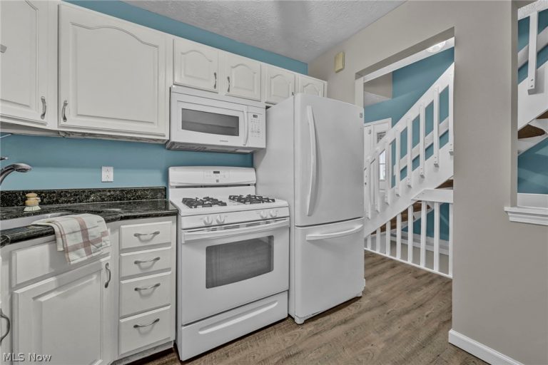 833 Overlook Ridge Drive, Cleveland, OH - Photo 6