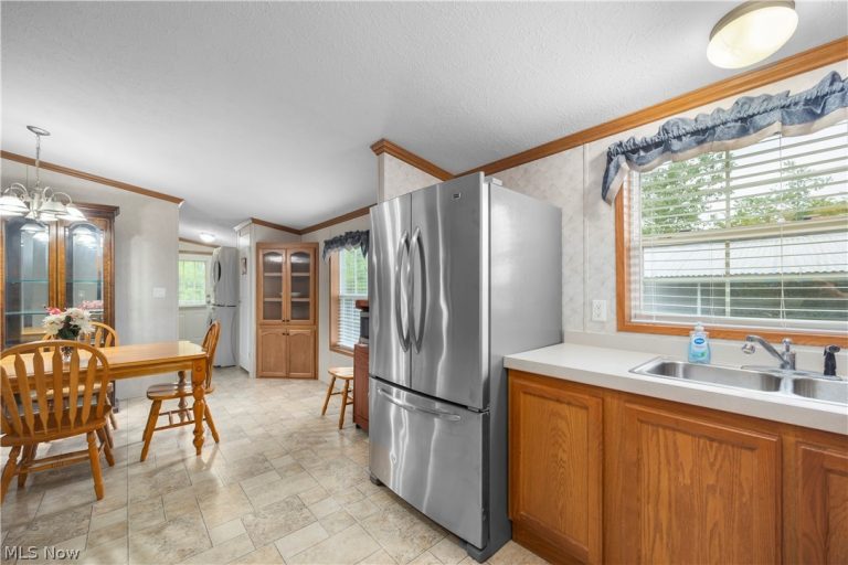 354 Pin Oak Circle, Elyria, OH - Photo 6