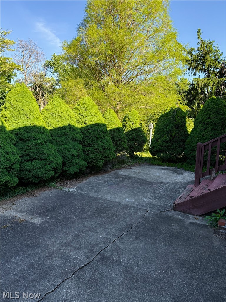 583 1st Street, Uhrichsville, OH - Photo 5