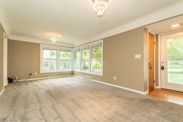 7444 Rockingham Road, Mentor, OH - Photo 2