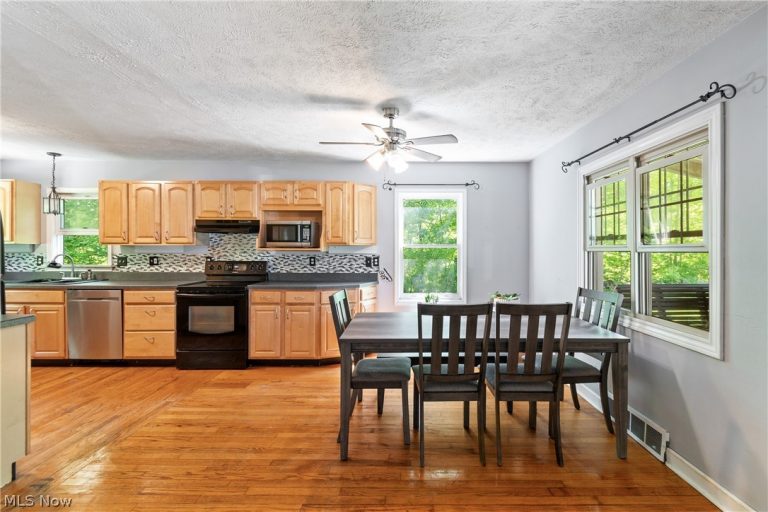 6541 Newton Falls Road, Ravenna, OH - Photo 6