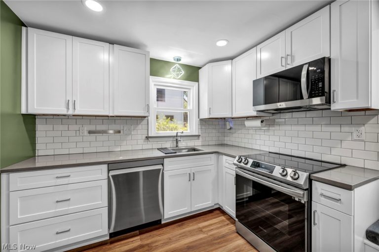 1412 Henning Drive, Lyndhurst, OH - Photo 3