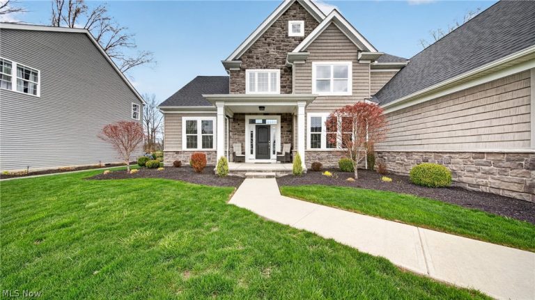 32646 Albion Drive, Avon Lake, OH - Photo 3