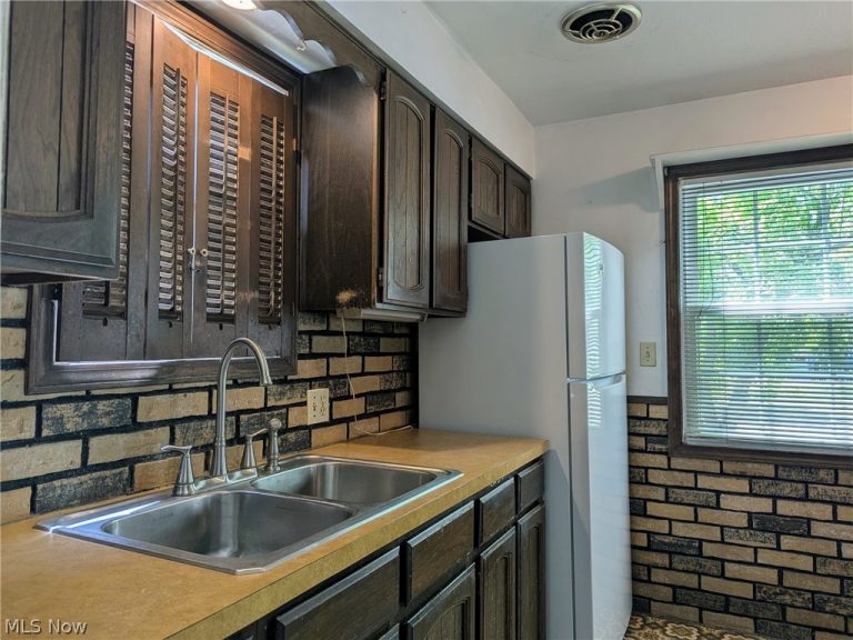 321 Filmore Avenue, Cuyahoga Falls, OH - Photo 4
