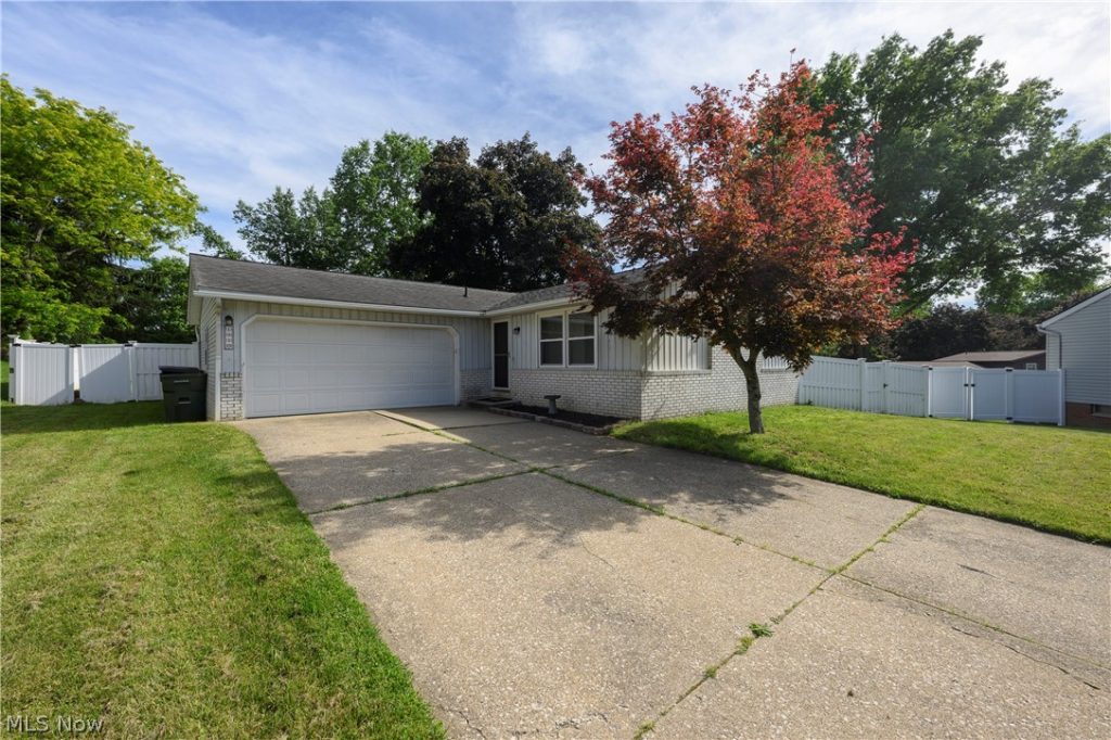 1310 Nottingham Square, Bolivar, OH