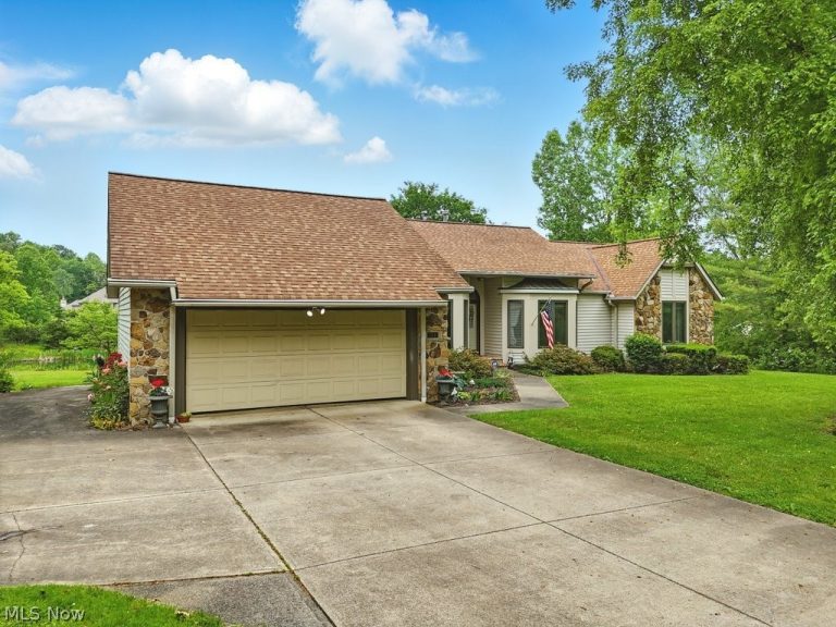 2800 Worrell Road, Willoughby Hills, OH - Photo 2