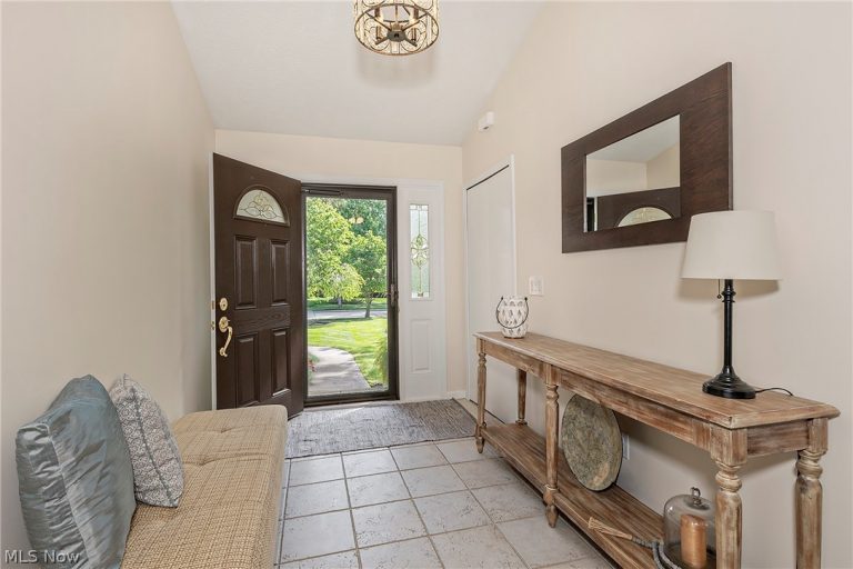 5766 Green Circle, Willoughby, OH - Photo 2