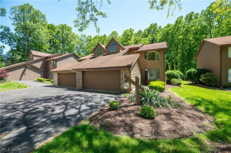 9114 Inverrary Drive, Howland, OH - Photo 2