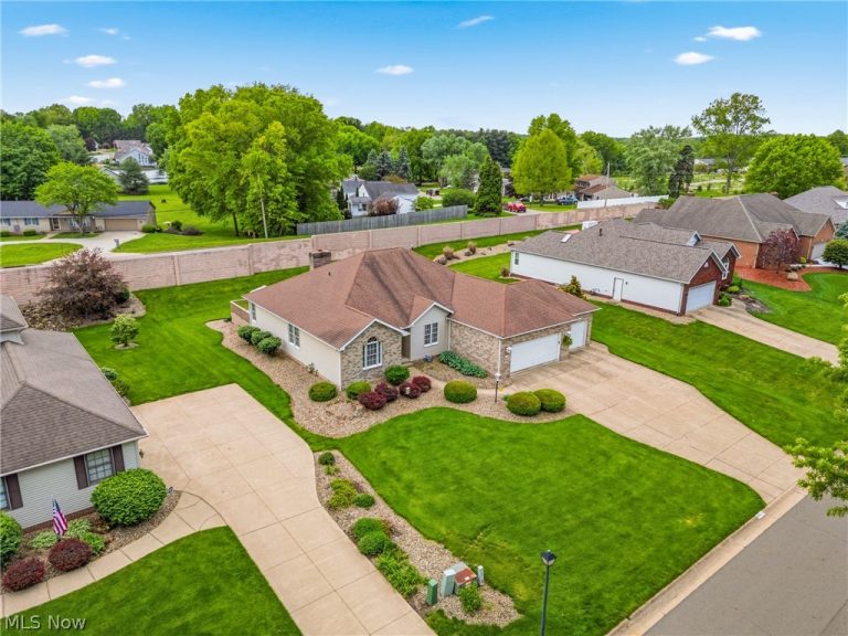 6862 Red Deer Circle, Canton, OH - Photo 6