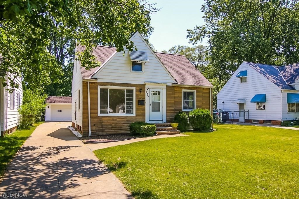 6987 Greenleaf Avenue, Parma Heights, OH