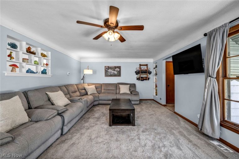 7241 Greenleaf Avenue, Parma, OH - Photo 8