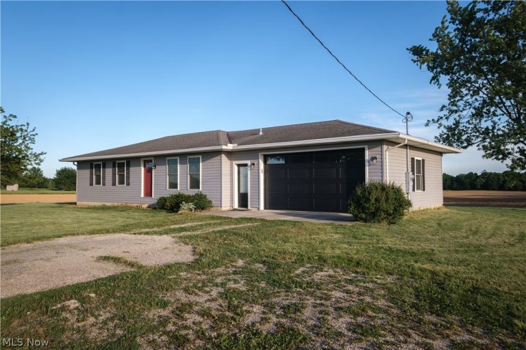 2403 Brokensword Road, Bucyrus, OH - Photo 3