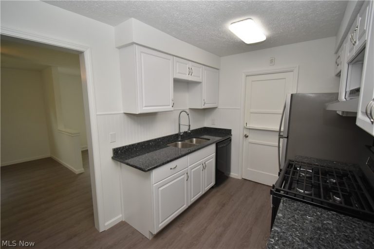 14508 Lakota Avenue, Cleveland, OH - Photo 8