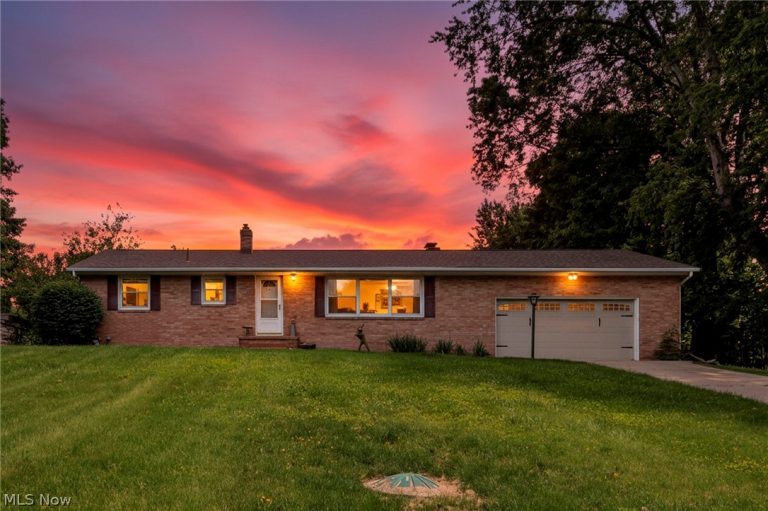 6321 Cardinal Hill, North Canton, OH - Photo 2