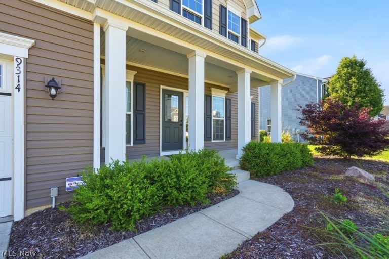 9314 Winfield Lane, North Ridgeville, OH - Photo 4