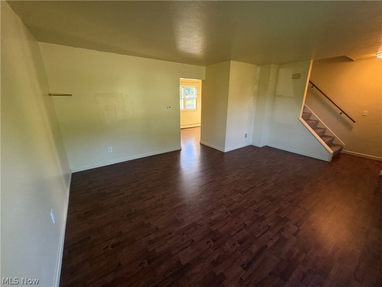 4700 Chelsea Drive, Lorain, OH - Photo 2