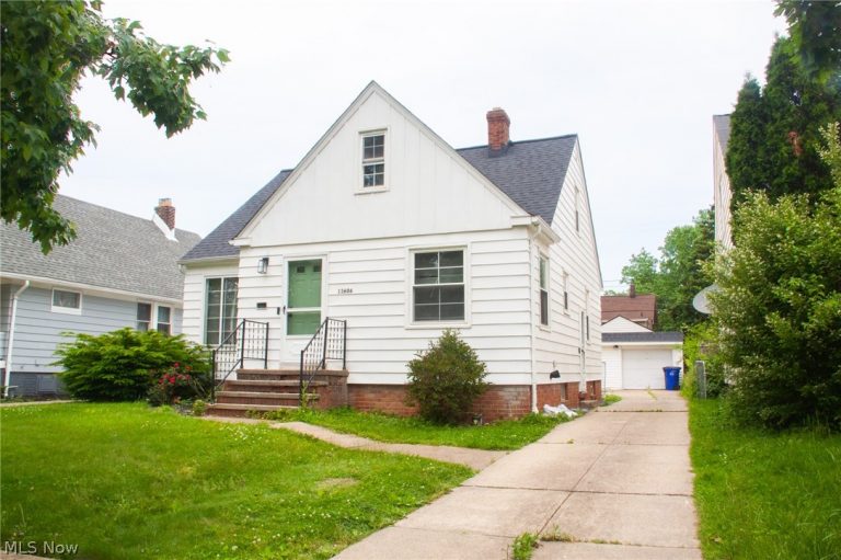 13606 Wainstead Avenue, Cleveland, OH - Photo 2