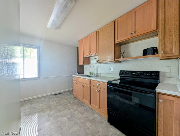 50 Circle Drive, Medina, OH - Photo 5
