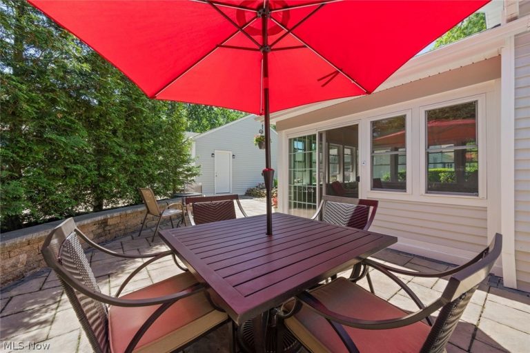 33161 Lake Road, Avon Lake, OH - Photo 6