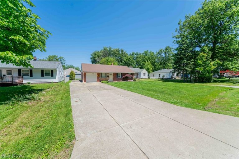 34429 Beach Park Drive, Eastlake, OH - Photo 6