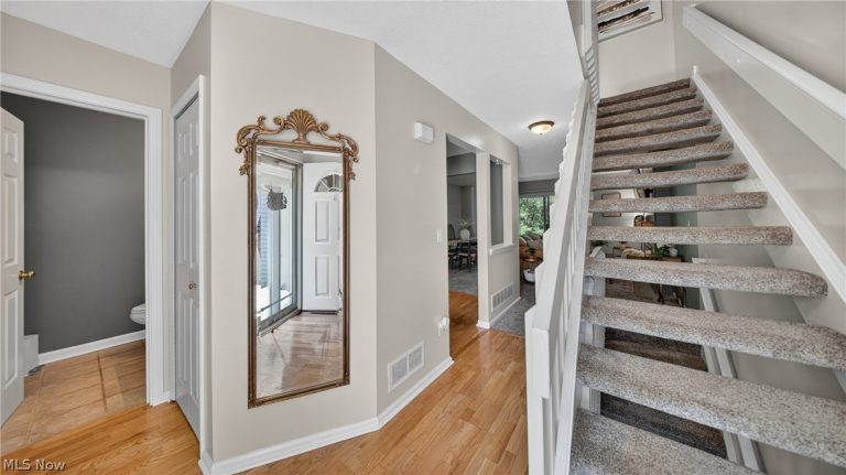 1351 Meadow Run, Copley, OH - Photo 5