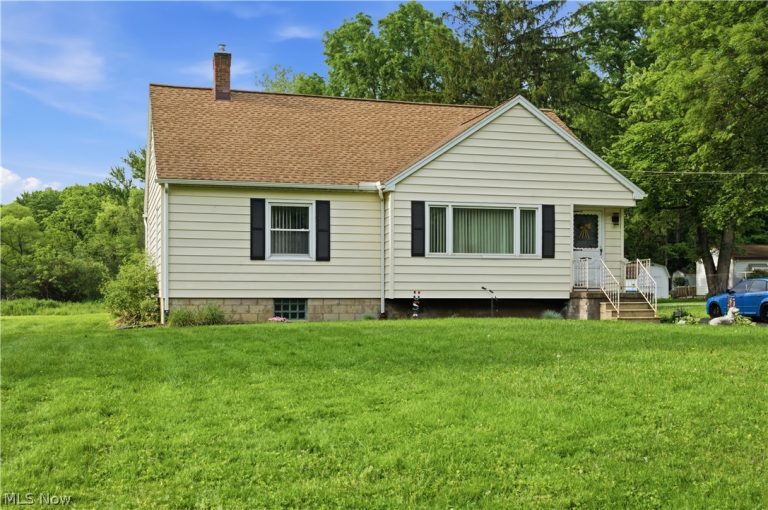 8225 Kenyon Drive, Warren, OH - Photo 2