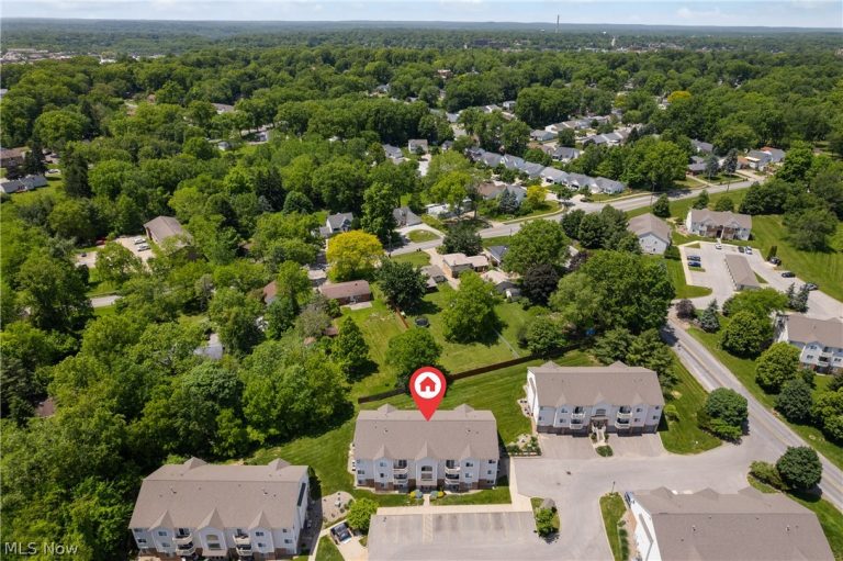 1456 Buckingham Gate A Boulevard, Cuyahoga Falls, OH - Photo 2
