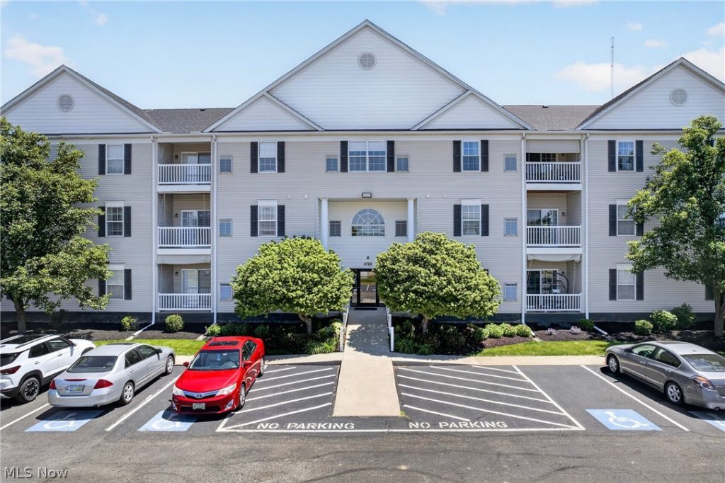 4703 Hills And Dales Road, Canton, OH