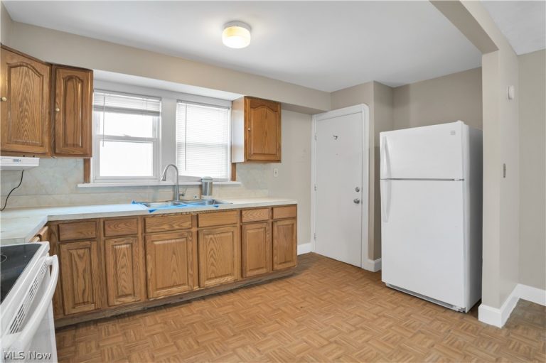 3533 Carlyle Avenue, Cleveland, OH - Photo 8