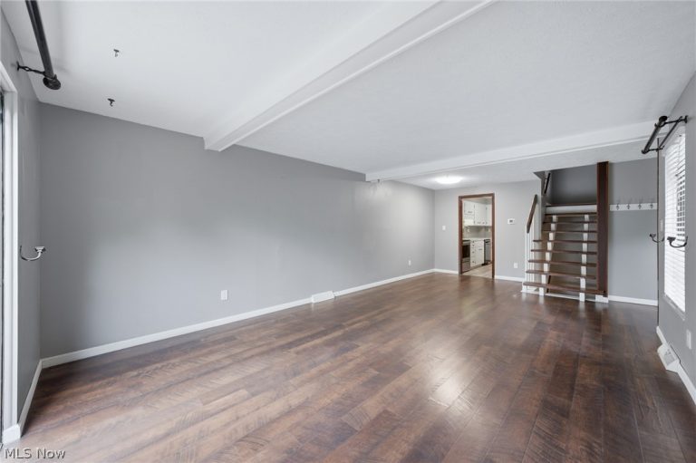 32726 Washington Court, Solon, OH - Photo 6