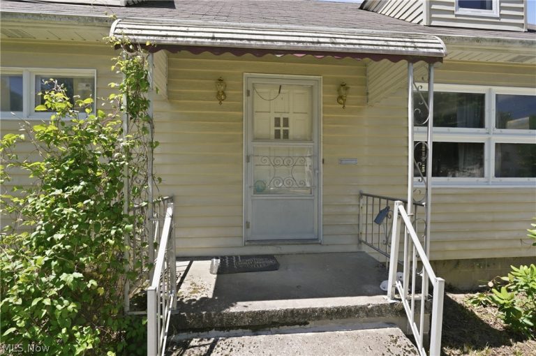 1852 6th Street, Cuyahoga Falls, OH - Photo 2