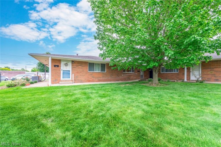 21834 River Oaks Drive #E2, Rocky River, OH - Photo 2