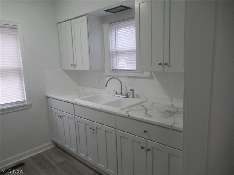 5112 Haverford Drive, Lyndhurst, OH - Photo 5