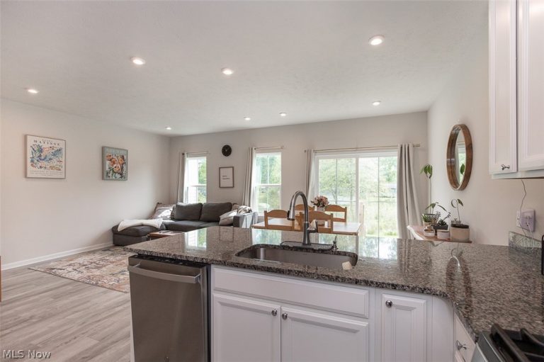 1169 Meadow Run, Copley, OH - Photo 8