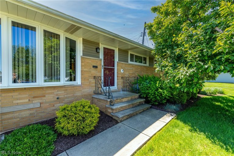 7313 Whitaker Drive, Parma, OH - Photo 3