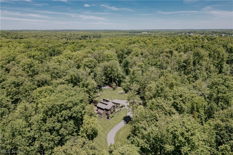 17138 Wood Acre Trail, Chagrin Falls, OH - Photo 2