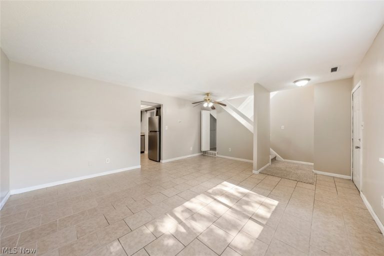 9588 Fernwood Drive, Olmsted Falls, OH - Photo 4